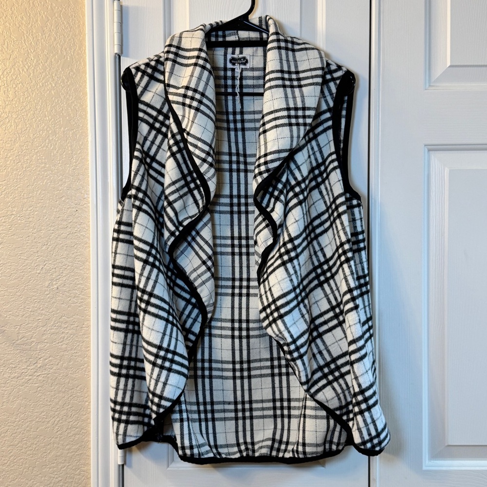 Mudpie White With Black Plaid Sleeveless Cardigan Vest, New W/O Tags One Size‎